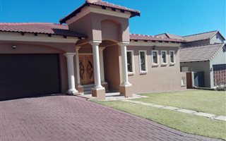 3 Bedroom House in Olympus AH