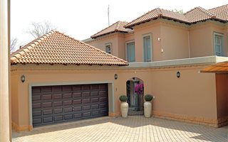 3 Bedroom Cluster in Hyde Park