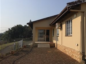 4 Bed House in Sheffield Beach