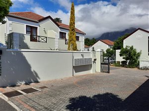 3 Bed Townhouse in Rosebank