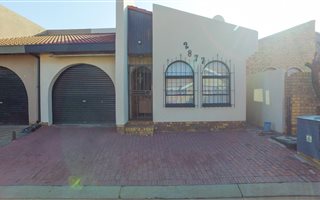 3 Bedroom House in Protea North
