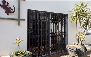 2 Bedroom Garden Cottage in Estera