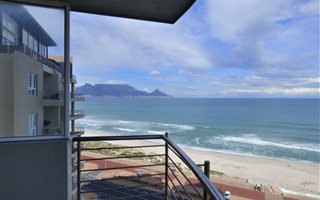 2 Bedroom Apartment in Bloubergstrand