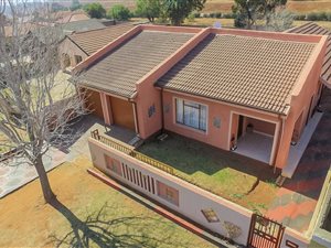 3 Bed House in Zakariyya Park