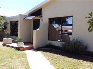 4 Bed House in Bothasig