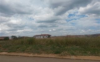 1204 m² Land available in Flora Park