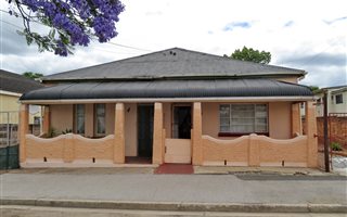 4 Bedroom House in Uitenhage Central