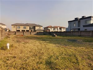 868 m² Land available in Helderwyk