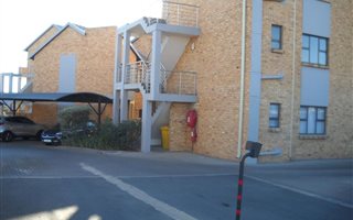 3 Bedroom Townhouse in Rooihuiskraal North