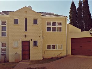 6 Bed House in Pierre van Ryneveld