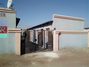 10 Bed House in Thulani
