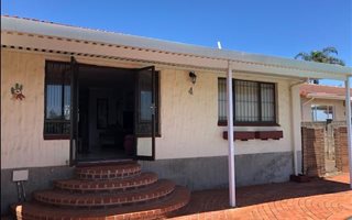 2 Bedroom Simplex in Bluff