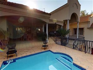 5 Bed House in Rietvalleirand