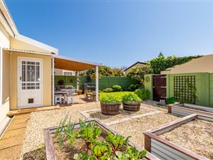 2 Bed House in Lakeside