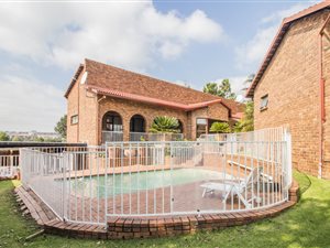 6 Bed House in Bruma