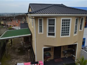 4 Bed Duplex in Longcroft