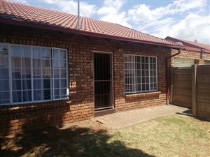 2 Bed Townhouse in Pierre van Ryneveld
