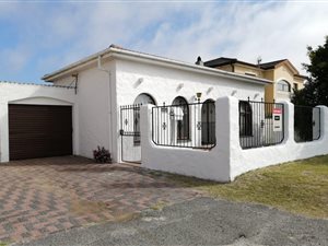 3 Bed House in Grassy Park