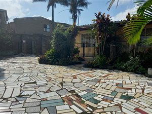 2 Bed House in Bombay Heights