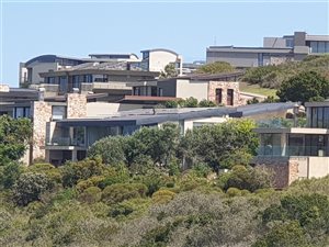 5 Bed House in Oubaai and surrounds