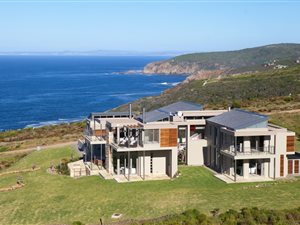 6 Bed House in Herolds Bay
