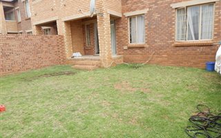 2 Bedroom Townhouse in Mooikloof Ridge