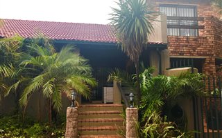 5 Bedroom House in Roodekrans