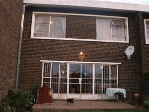 3 Bed Townhouse in Vanderbijlpark SE