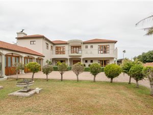 5 Bed House in Hersham