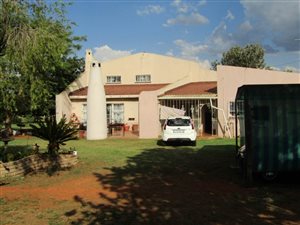 Smallholding in Pendale