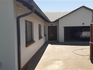 4 Bed House in Amberfield Valley