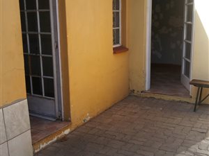 1 Bed Garden Cottage in La Rochelle