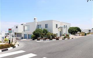 4 Bedroom House in Paradise Beach