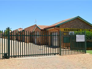 2 Bed Townhouse in Randpoort