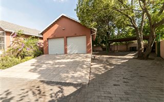 4 Bedroom House in Lonehill