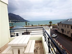 2 Bed Apartment in Gordons Bay Central