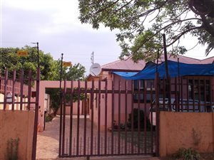 3 Bed House in Roodepoort North