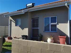 2 Bed House in Pelikan Park