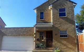 2 Bedroom Townhouse in Uitzicht
