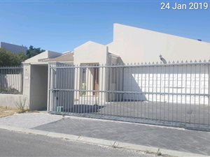 4 Bedroom House in Blouberg Sands