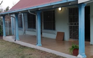 3 Bedroom House in Geelhoutpark
