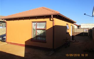 2 Bedroom House in Bram Fisherville
