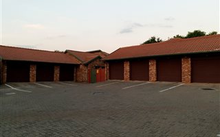 2 Bedroom Townhouse in Rooihuiskraal North