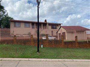 4 Bed House in Laudium