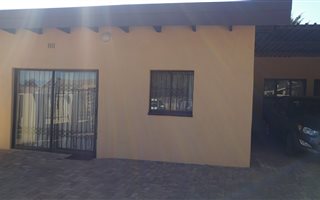 3 Bedroom Garden Cottage in Mindalore