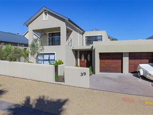 4 Bed House in Schonenberg Estate
