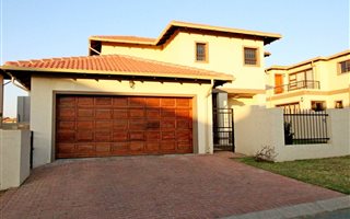 4 Bedroom House in Noordwyk