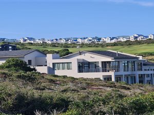 4 Bed House in Pinnacle Point Golf Estate