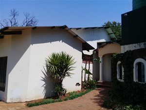 1000 m² Commercial space in Bredell AH