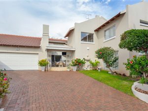 4 Bed House in Douglasdale